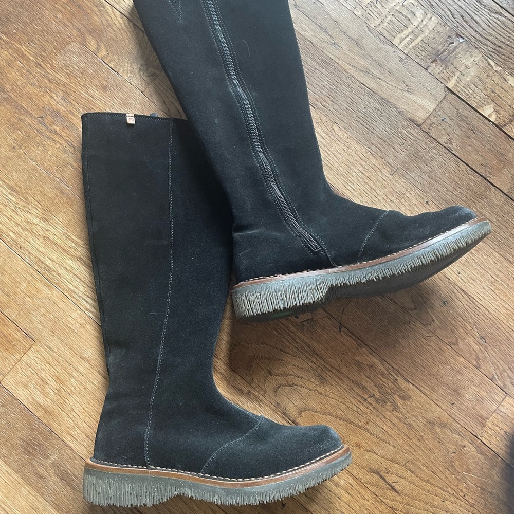 Black Knee-High Spanish leather boots